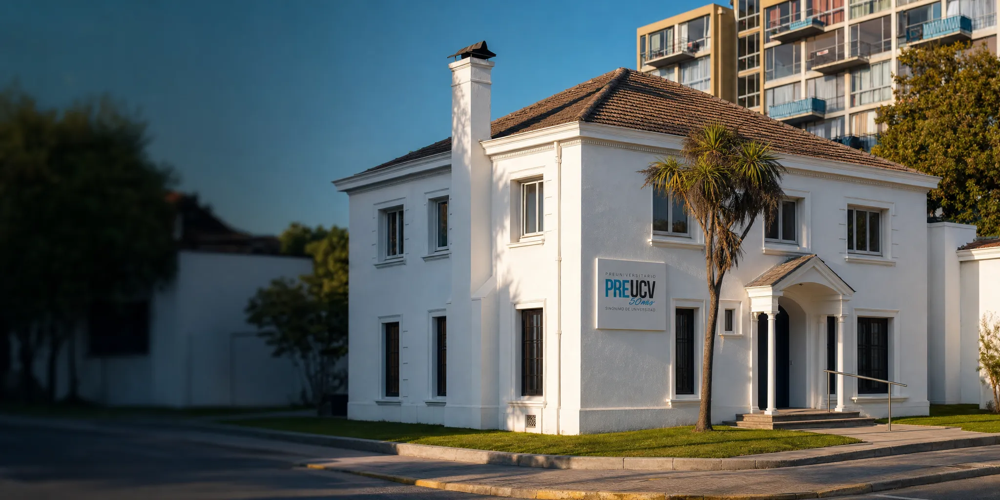 Sede PreUCV en Viña del Mar: casona blanca de esquina con palmera
